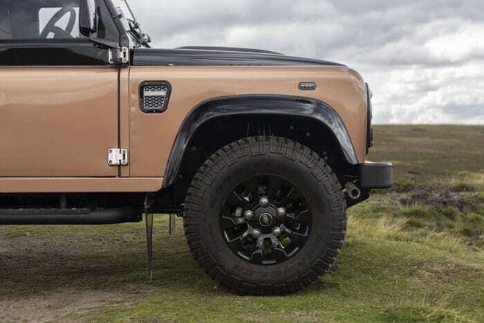 S/S Front Row Door Hinges inc Fixings - LR Defender - Image 2