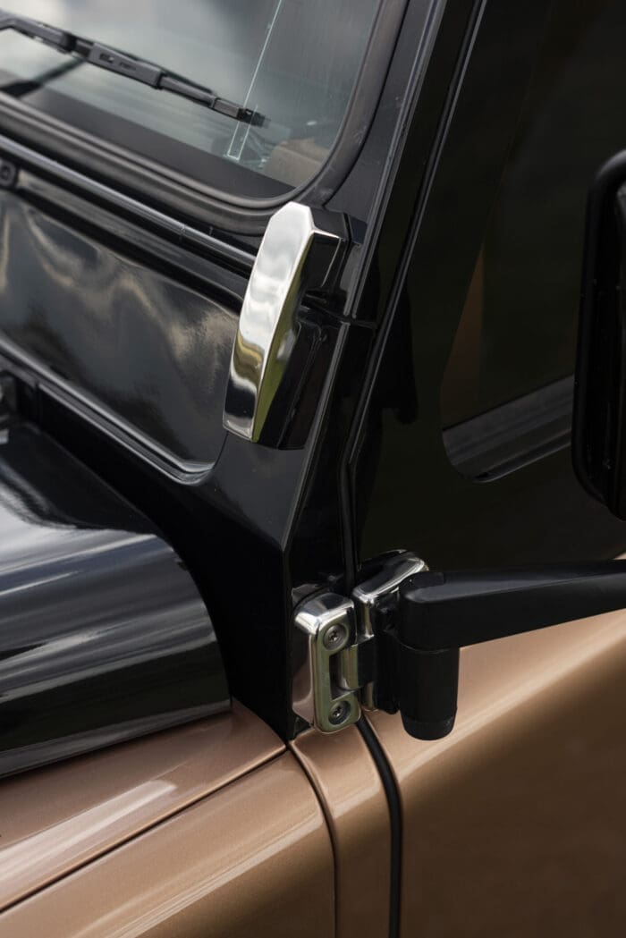 S/S Front Row Door Hinges inc Fixings - LR Defender - Image 4