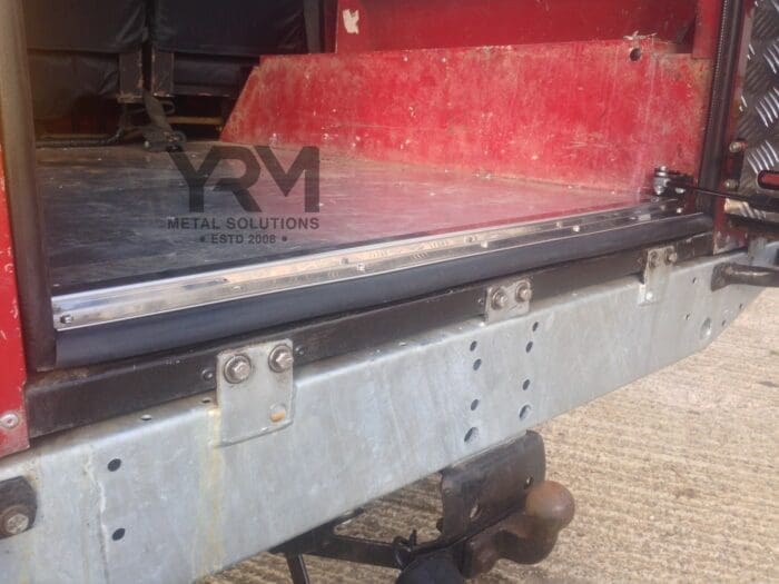S/S Rear Safari Door Thresh & Rubber - LR Series 2/3 - Image 5