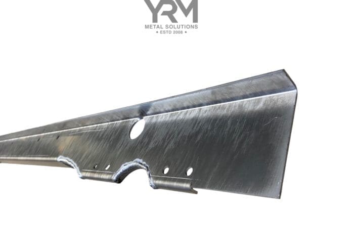 Vertical Front of Rear Tub Replacement - LR Defender & Series 2/3 109" (2 or 3 Door) - Image 3
